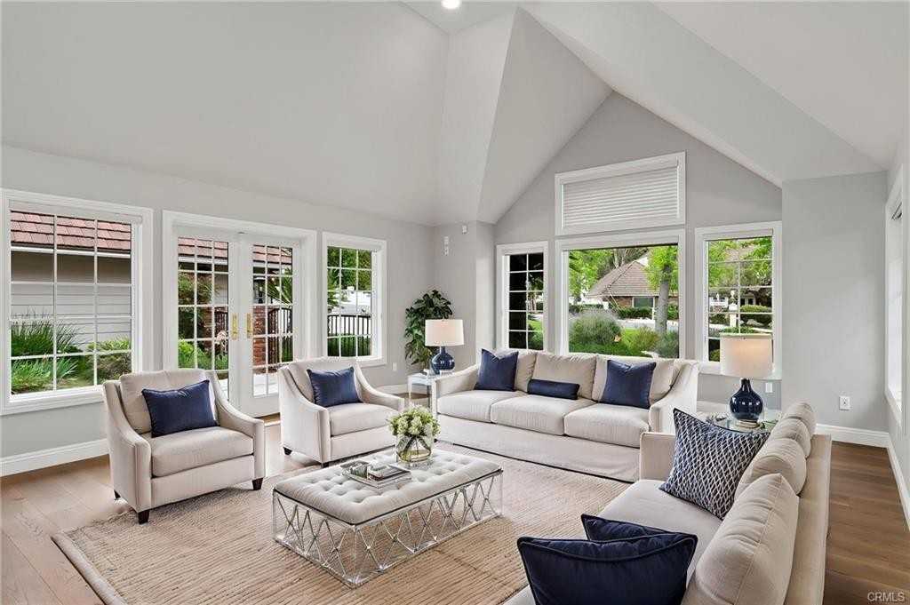 19021 Canyon Dr - Photo 3 of 8