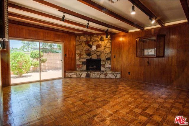 10707 Flaxton St - Photo 3 of 8