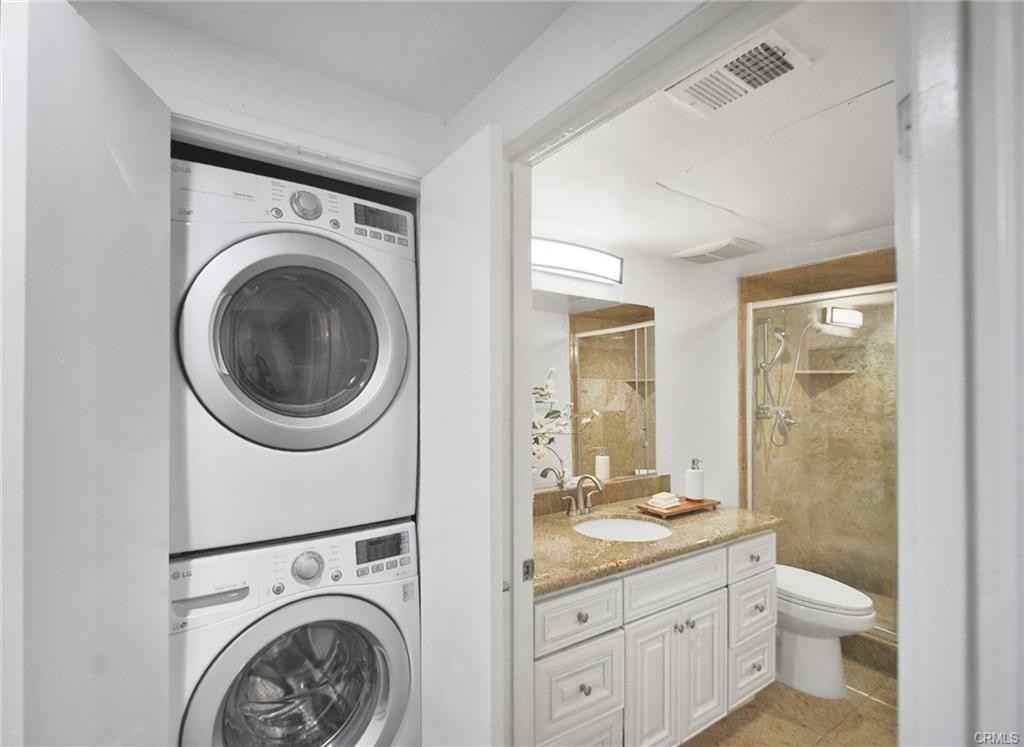 235 Main St 118, Los Angeles, CA 90291 2 Bedroom Apartment for Rent