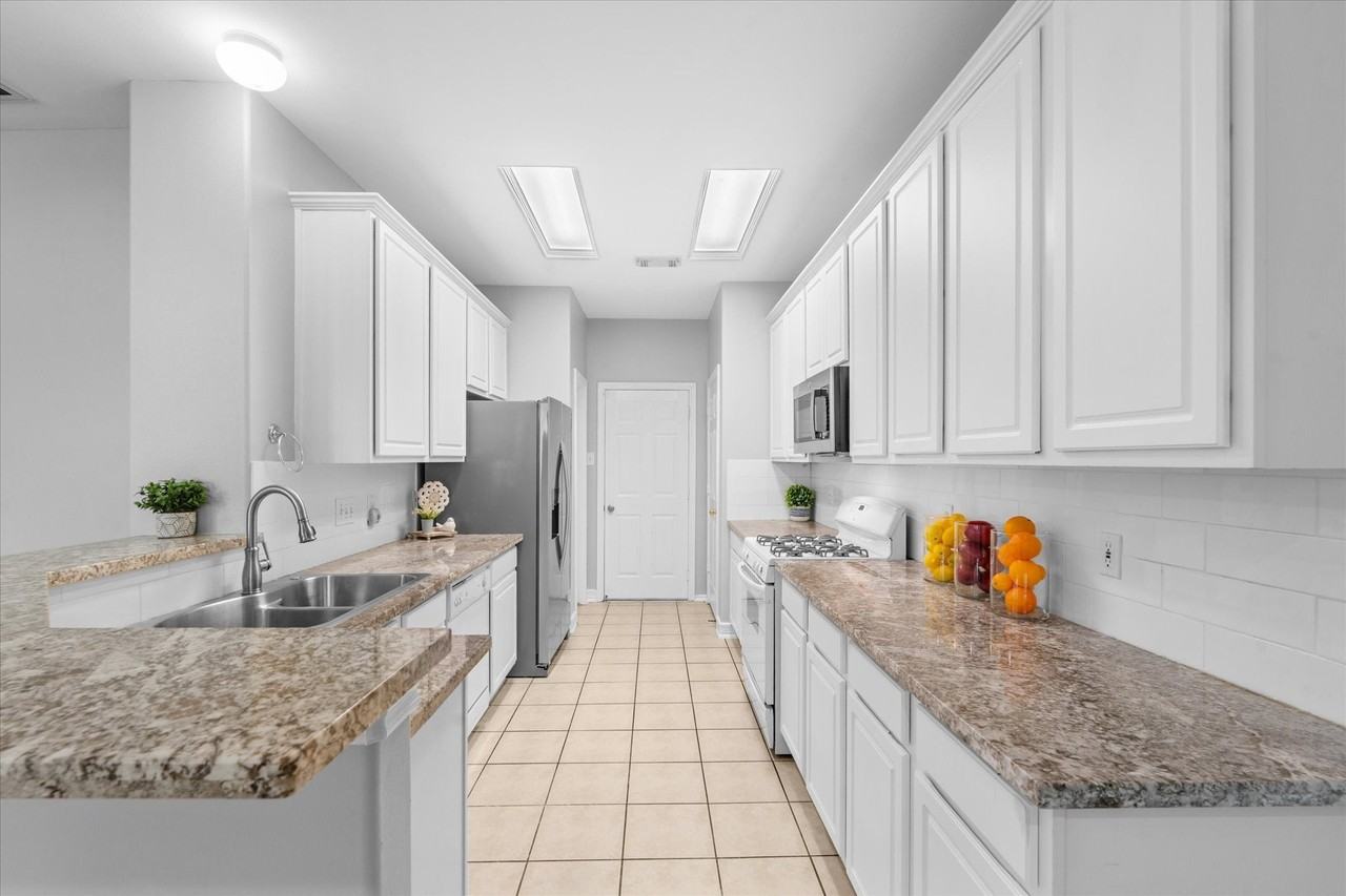 2946 Loganberry Park Ln - Photo 7 of 17