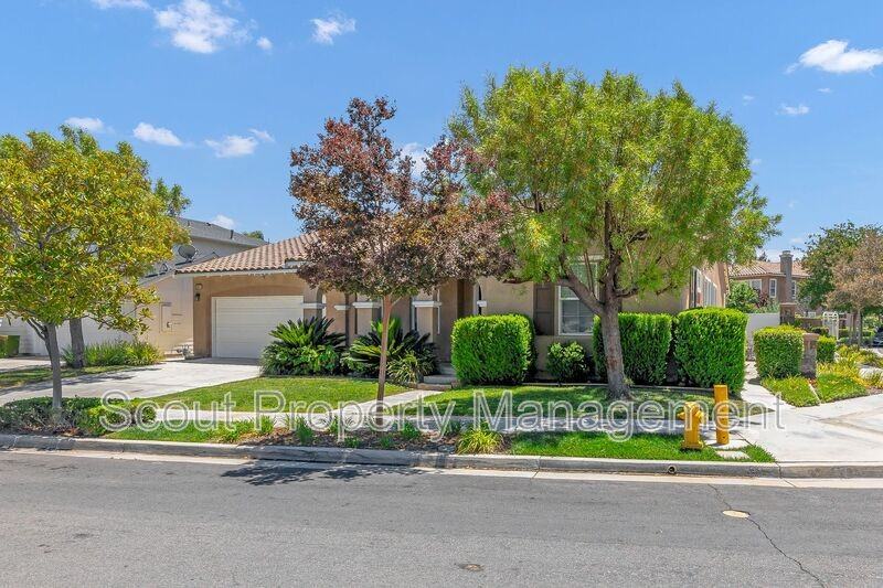 28819 Springfield Pl - Photo 2 of 43