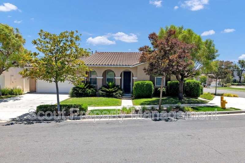 28819 Springfield Pl - Photo 3 of 43