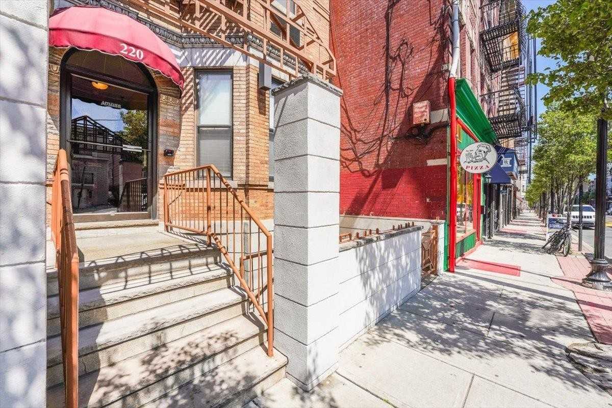 220 48Th St - Photo 3 of 17