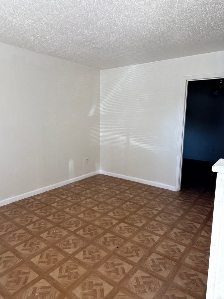 506 N 1st St #1 - Photo 5 of 7