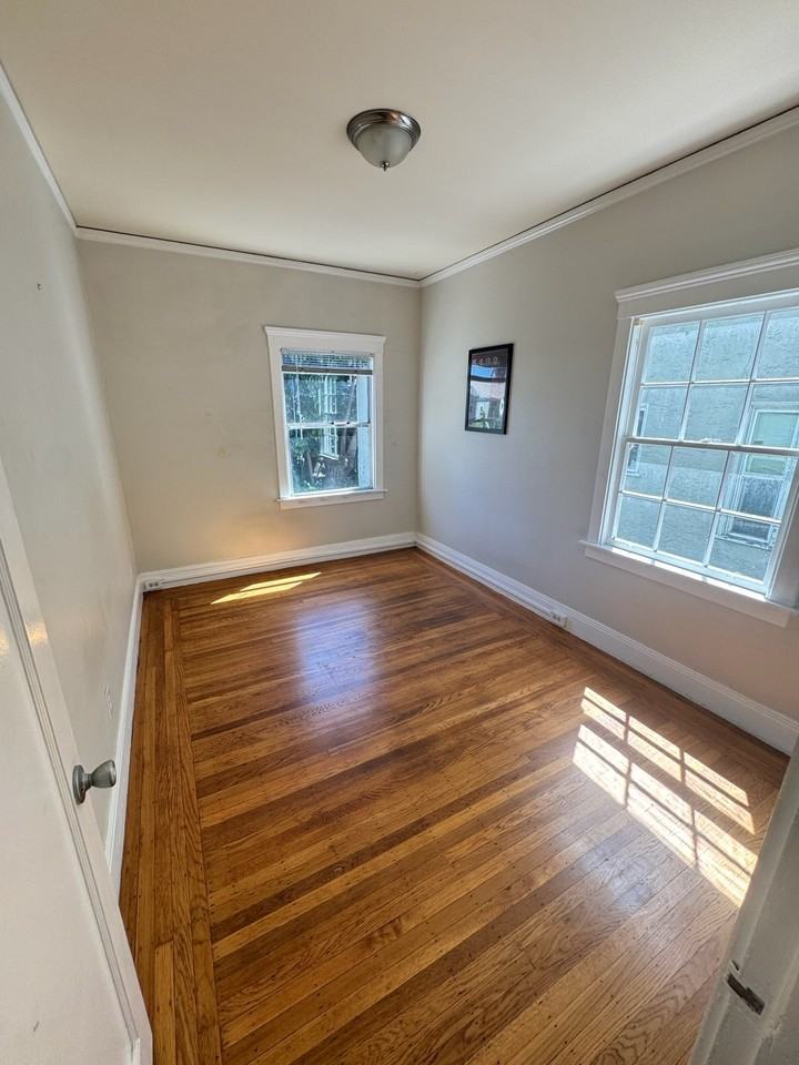 709 40th St #4 - Photo 2 of 13