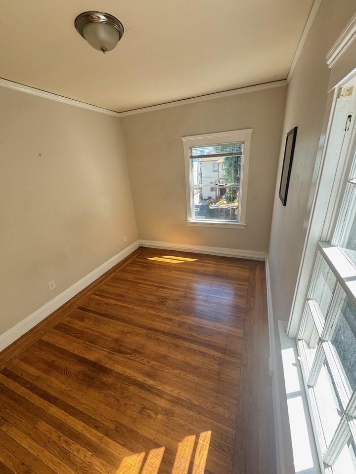 709 40th St #4 - Photo 3 of 13