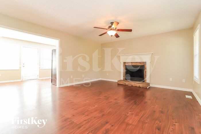 201 Amberwood Trl - Photo 2 of 15