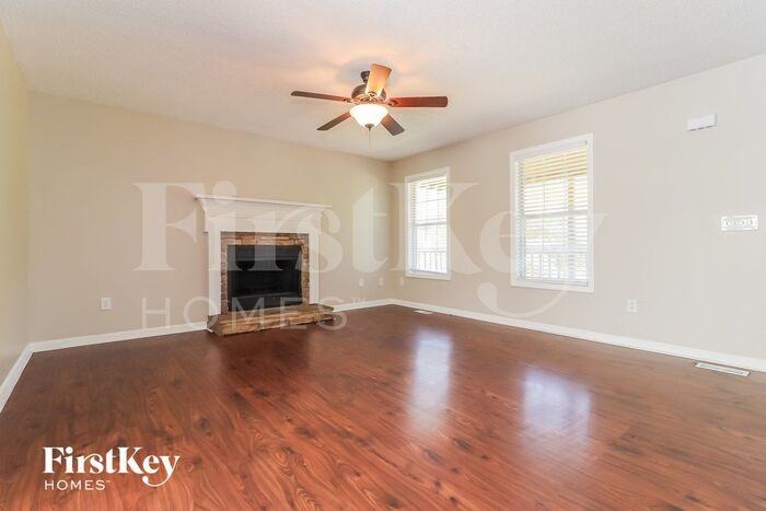 201 Amberwood Trl - Photo 3 of 15