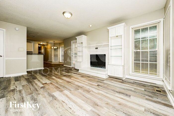 304 Regal Way E - Photo 2 of 16