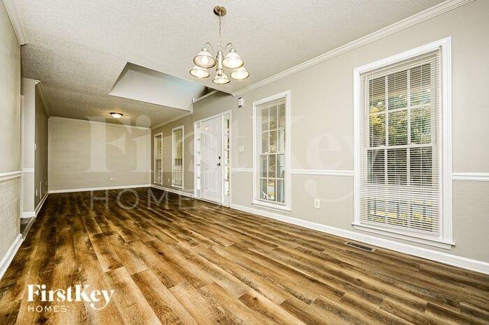 304 Regal Way E - Photo 3 of 16