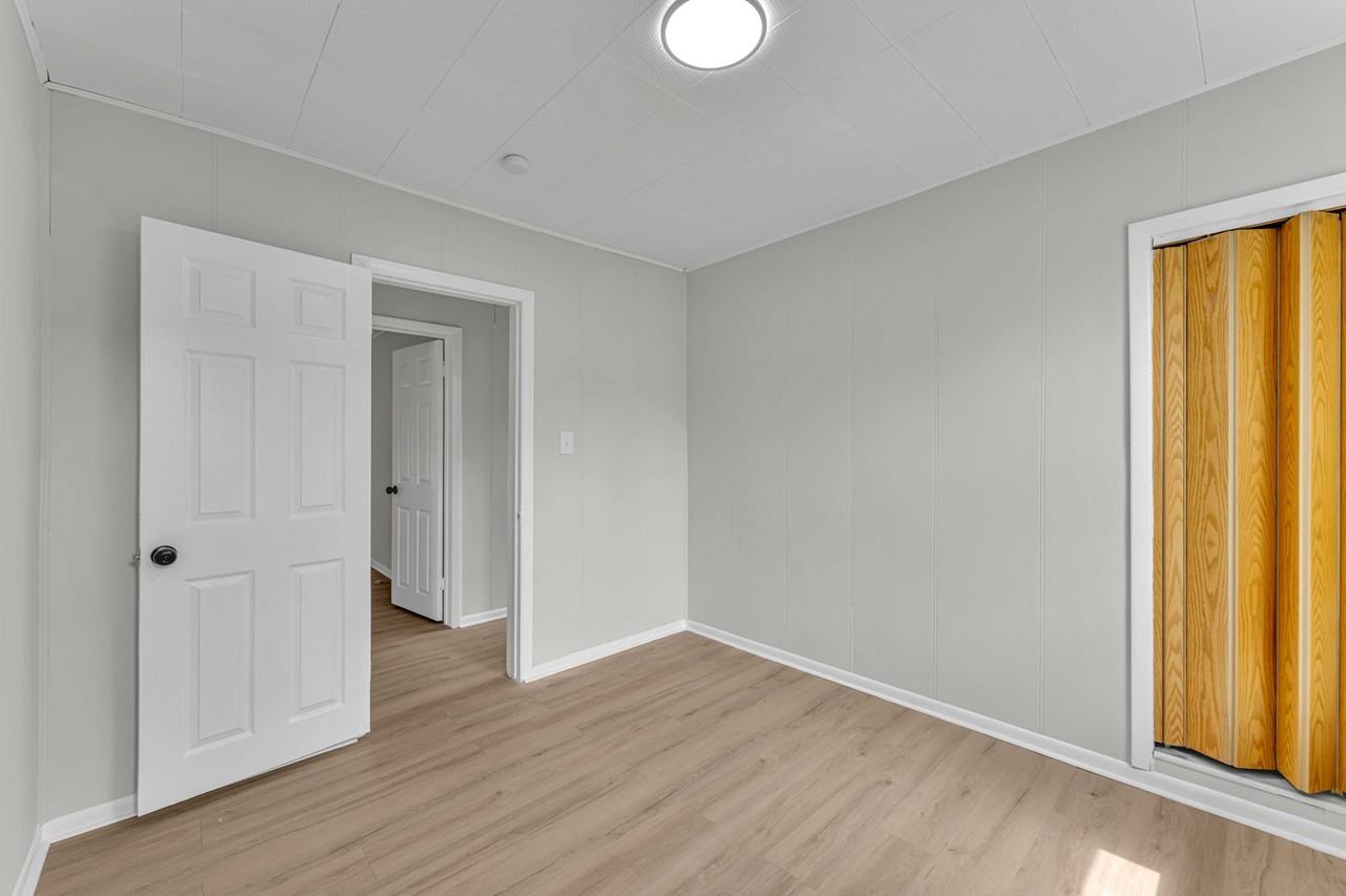 647 N Delaware St - Photo 2 of 38