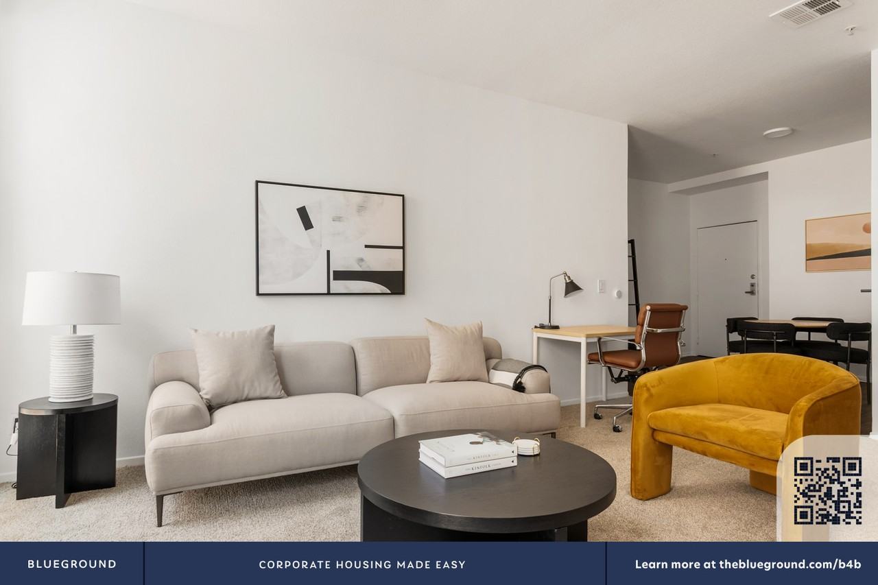 435 South Detroit Street - Photo 5 of 34