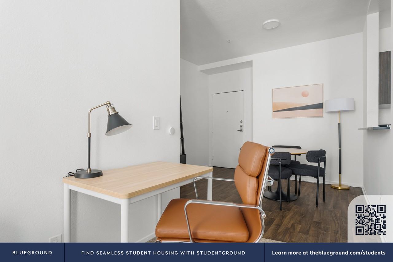 435 South Detroit Street - Photo 6 of 34