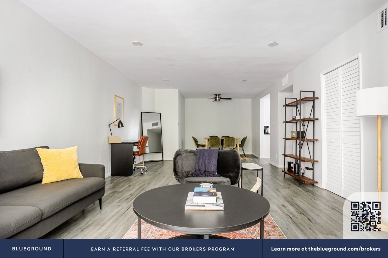 1371 S Beverly Glen Blvd #1383 - Photo 4 of 28