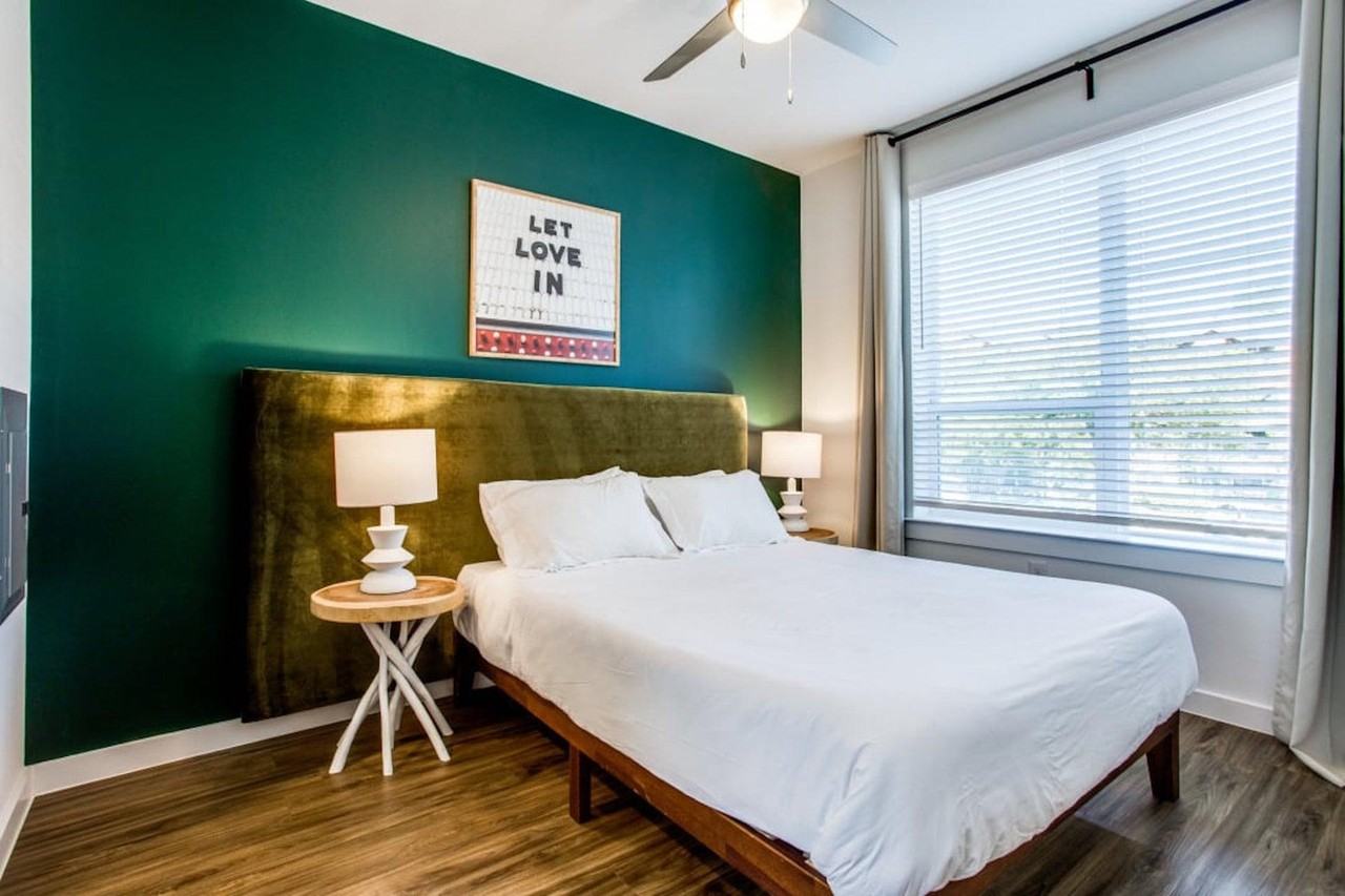 2425 E Riverside Dr #1240265P - Photo 2 of 10