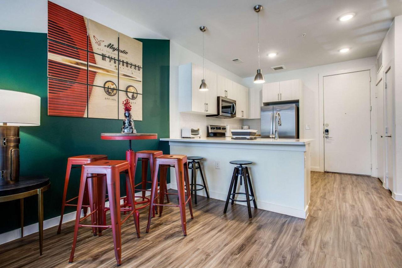 2425 E Riverside Dr #1240265P - Photo 4 of 10