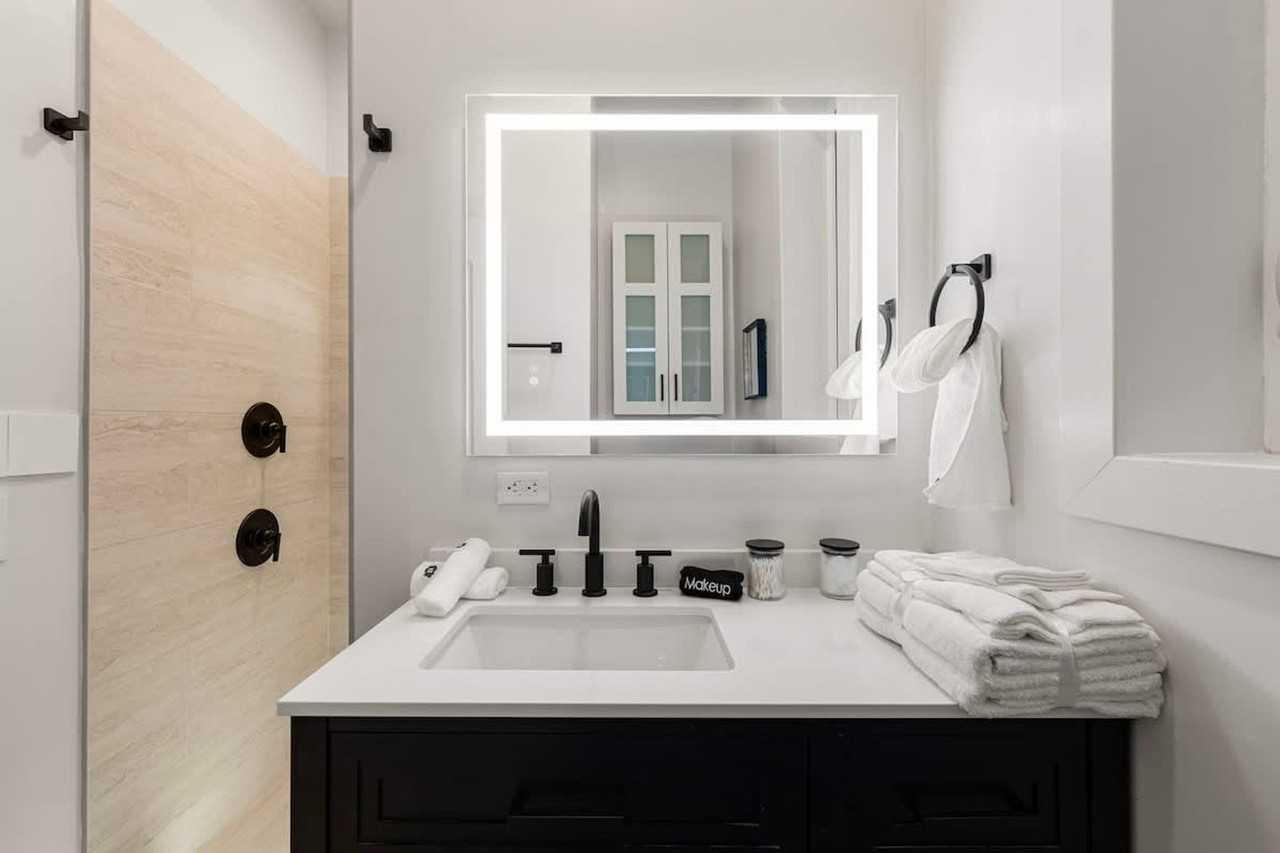 1543 N Claremont Ave #1244945P - Photo 6 of 43