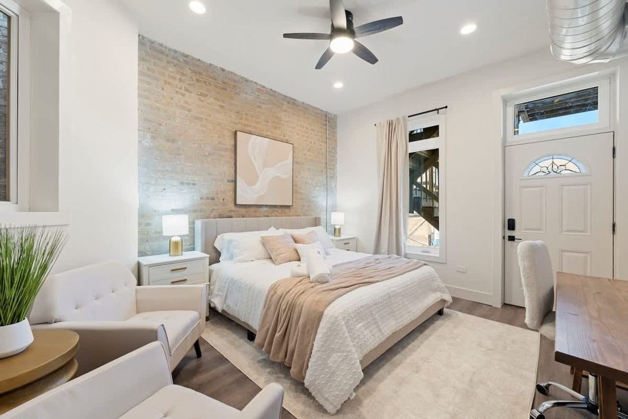 1543 N Claremont Ave #1244945P - Photo 2 of 43