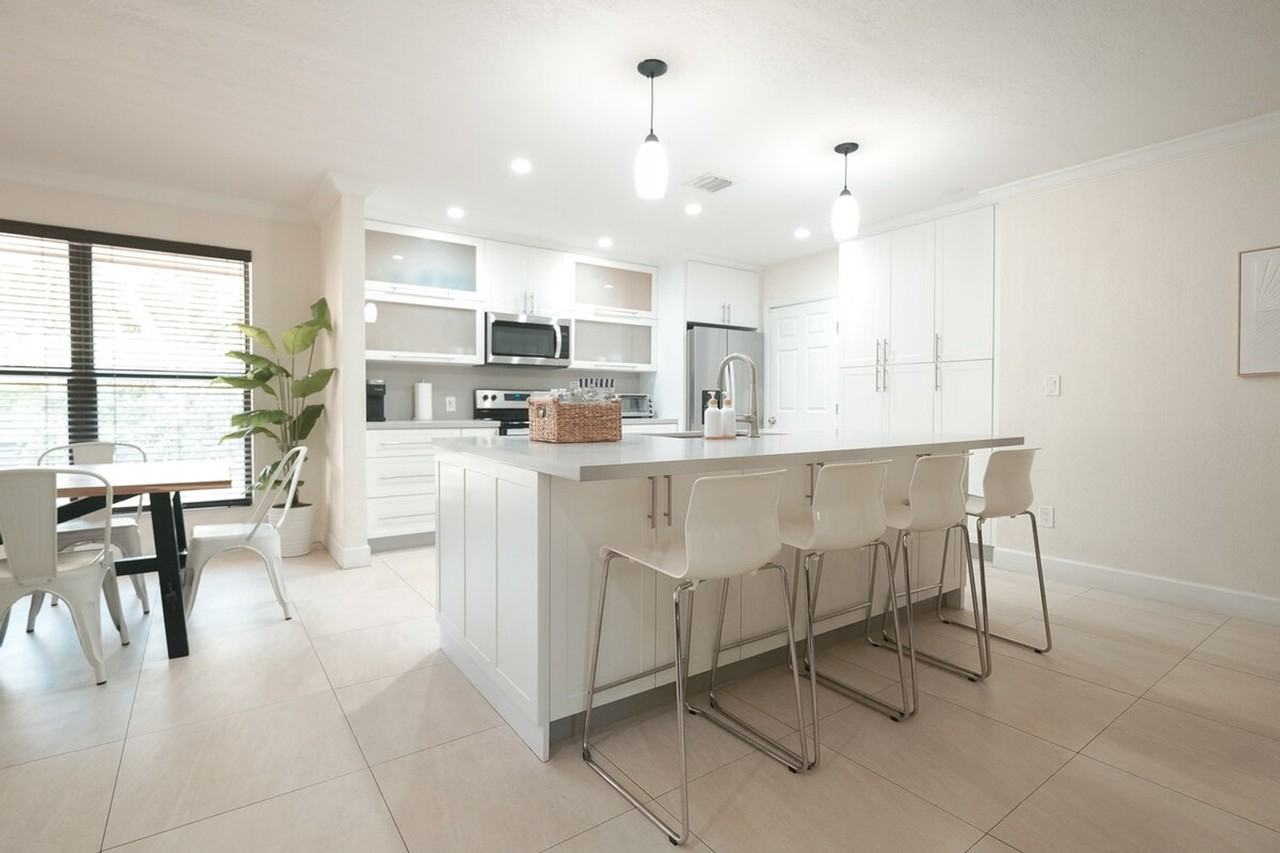 1015 Ne 89th St #1255489P - Photo 5 of 42