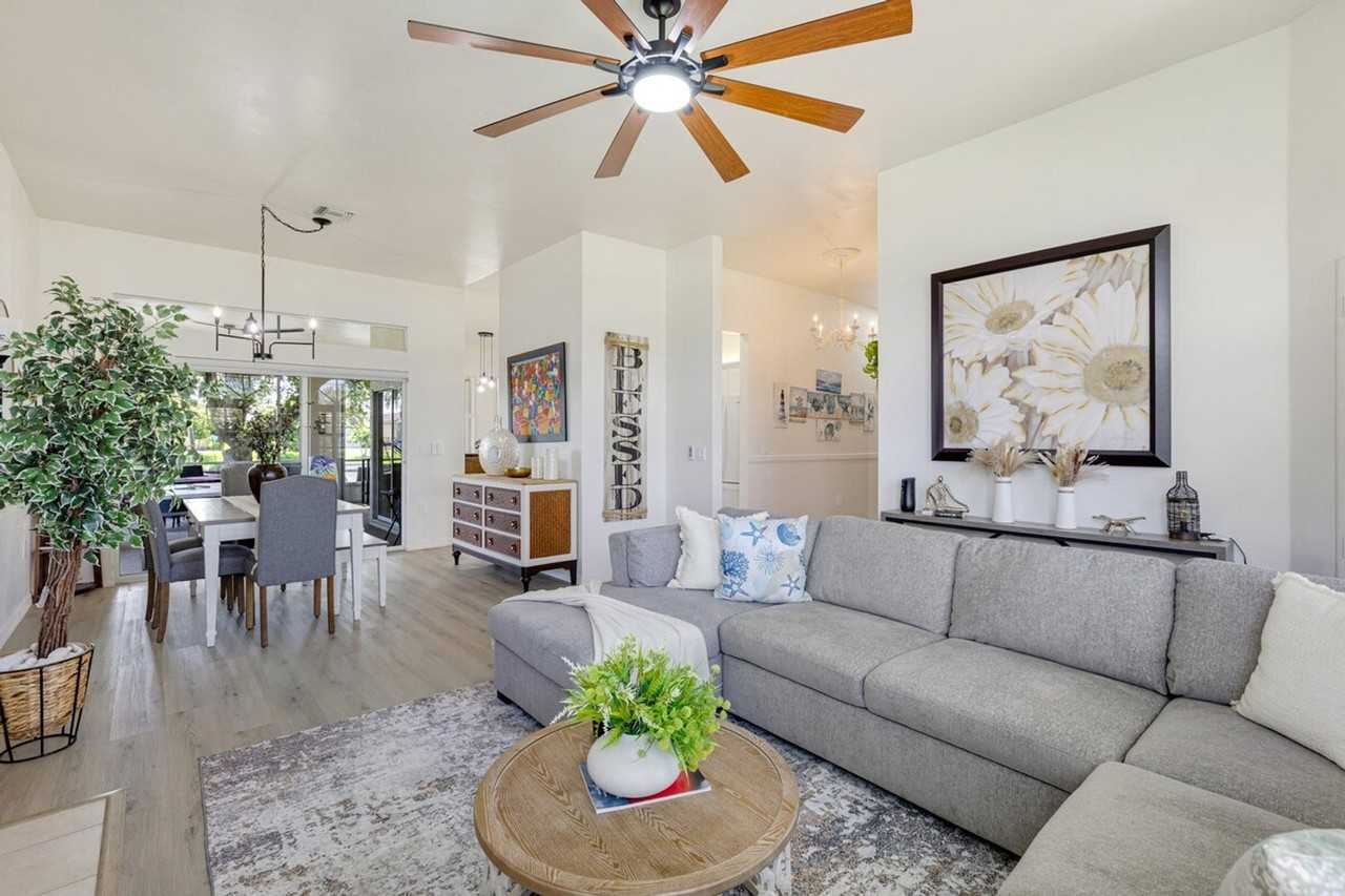 533 Se 21st Ave #1255500P - Photo 4 of 50