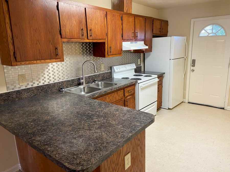 816 West 41st Street #A - Photo 5 of 9