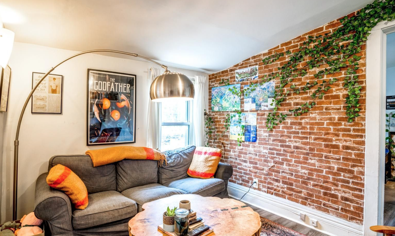 934 King Street West - Photo 2 of 8