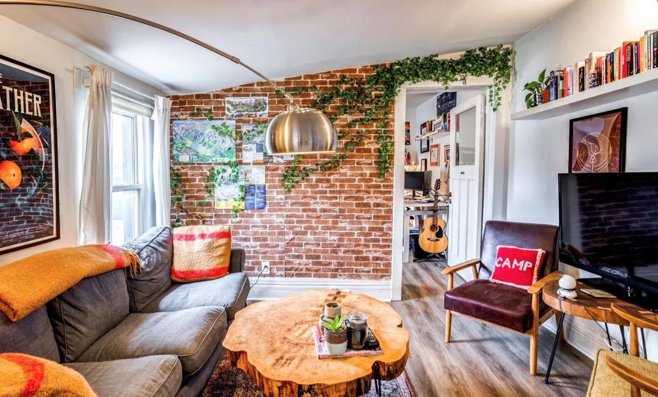 934 King Street West - Photo 3 of 8