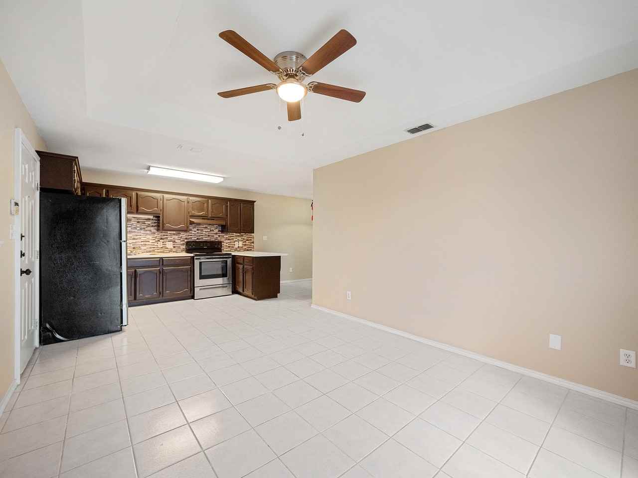 1800 Oasis Ave #108 - Photo 2 of 4