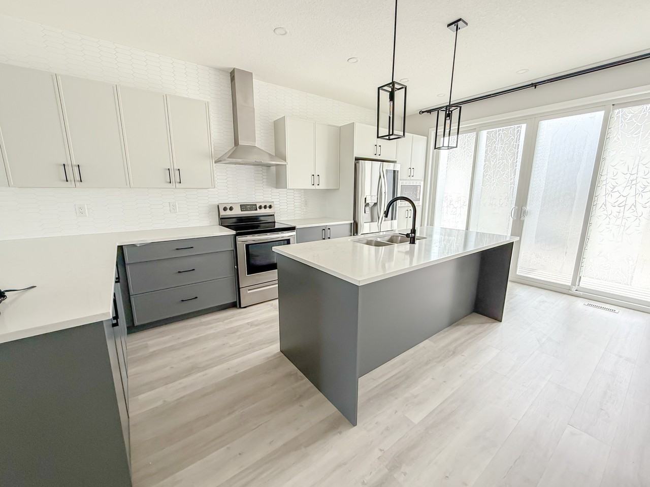 1110 Copperfield Blvd Se - Photo 2 of 17