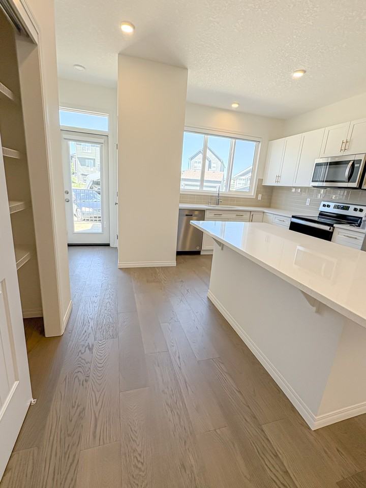 178 Edith Rd Nw - Photo 2 of 24