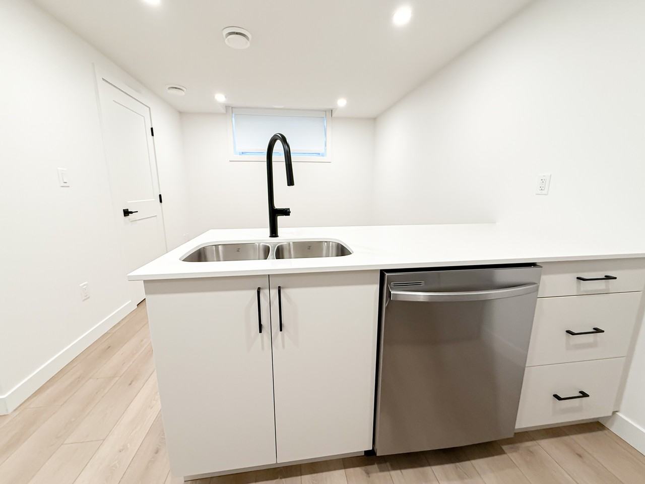 12405 122 Ave Nw - Photo 3 of 12