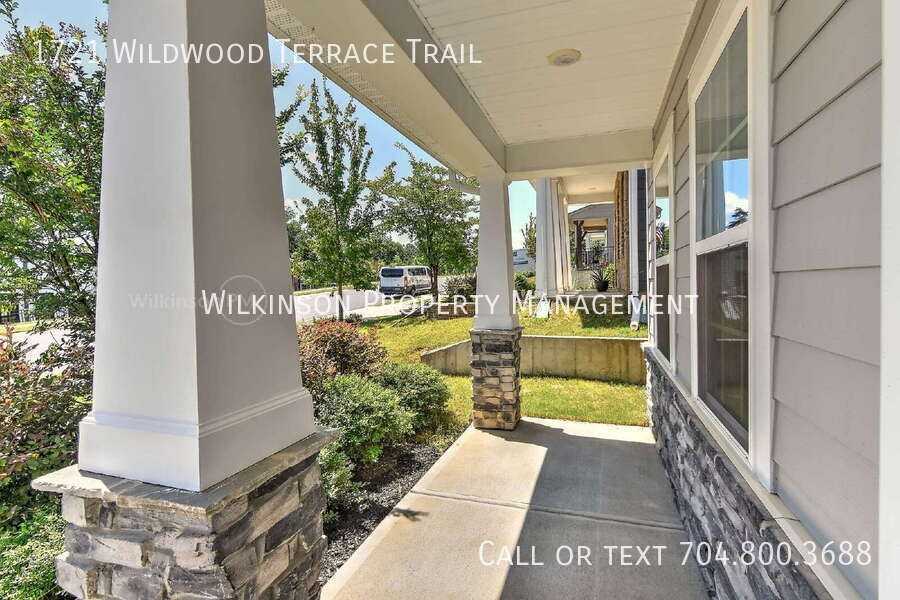 1721 Wildwood Terrace Trl - Photo 3 of 43