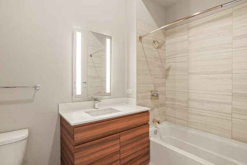 823 N Wells St - Photo 3 of 9