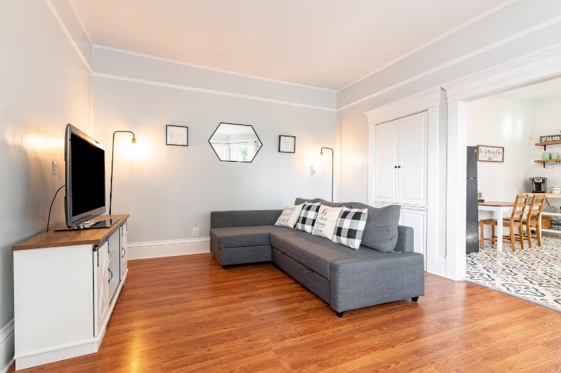 321 S Orange Ave #B - Photo 3 of 12