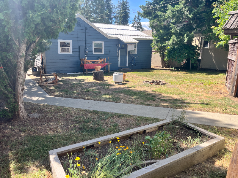 1218 Commercial St - Photo 2 of 9