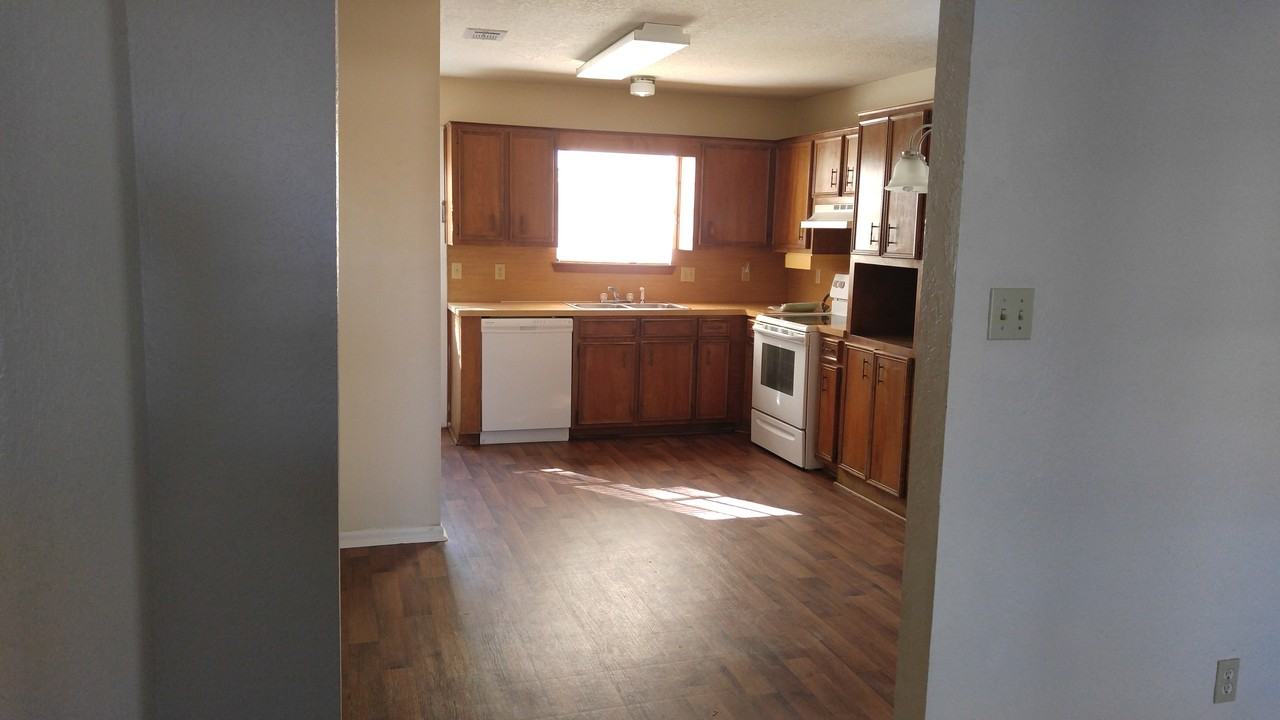 2404 Monica St - Photo 2 of 2