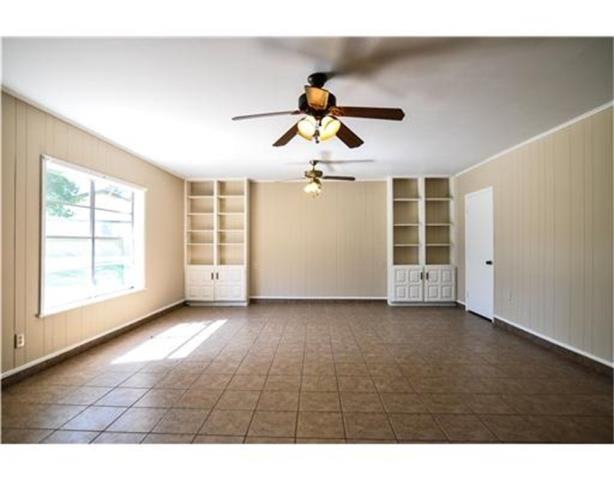 1207 Lawyer St - Photo 2 of 10