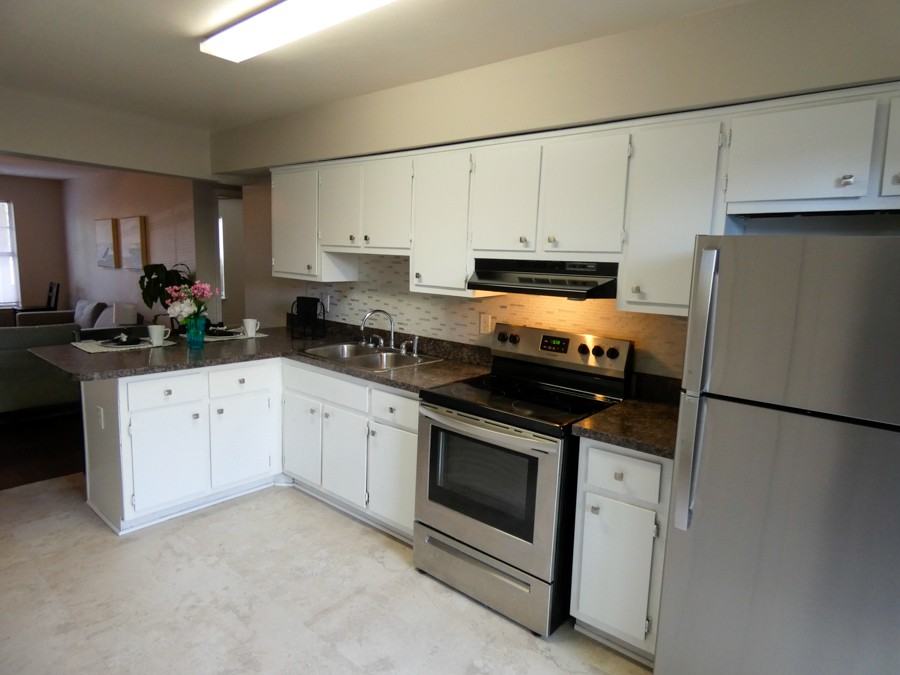 1253 West 40th Street #A - Photo 4 of 11