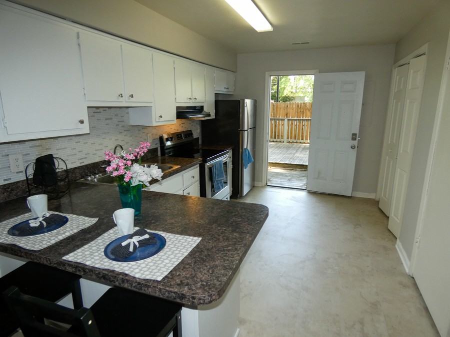 1253 West 40th Street #A - Photo 5 of 11