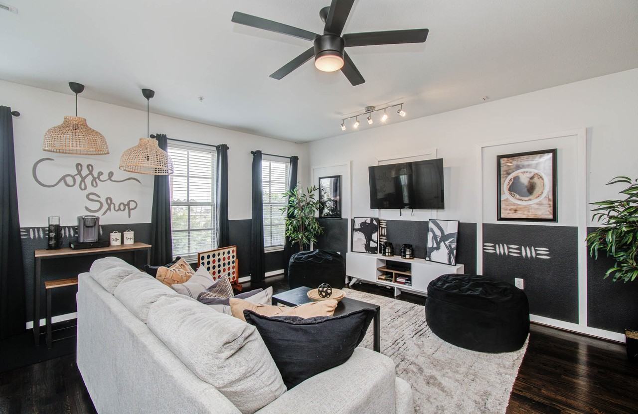 2216 Chenevert St #16 - Photo 2 of 27