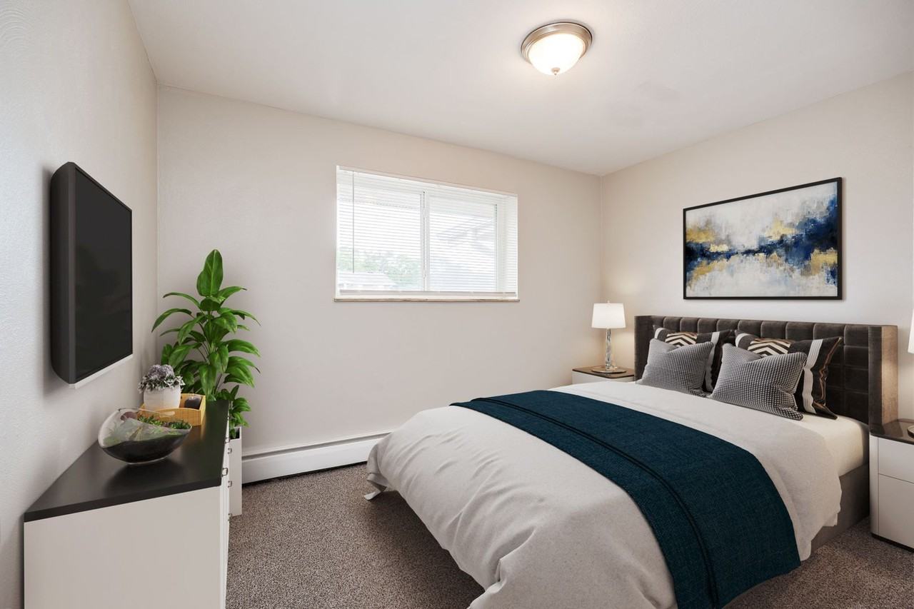 Monroe Terrace Apartments - Photo 5 of 18