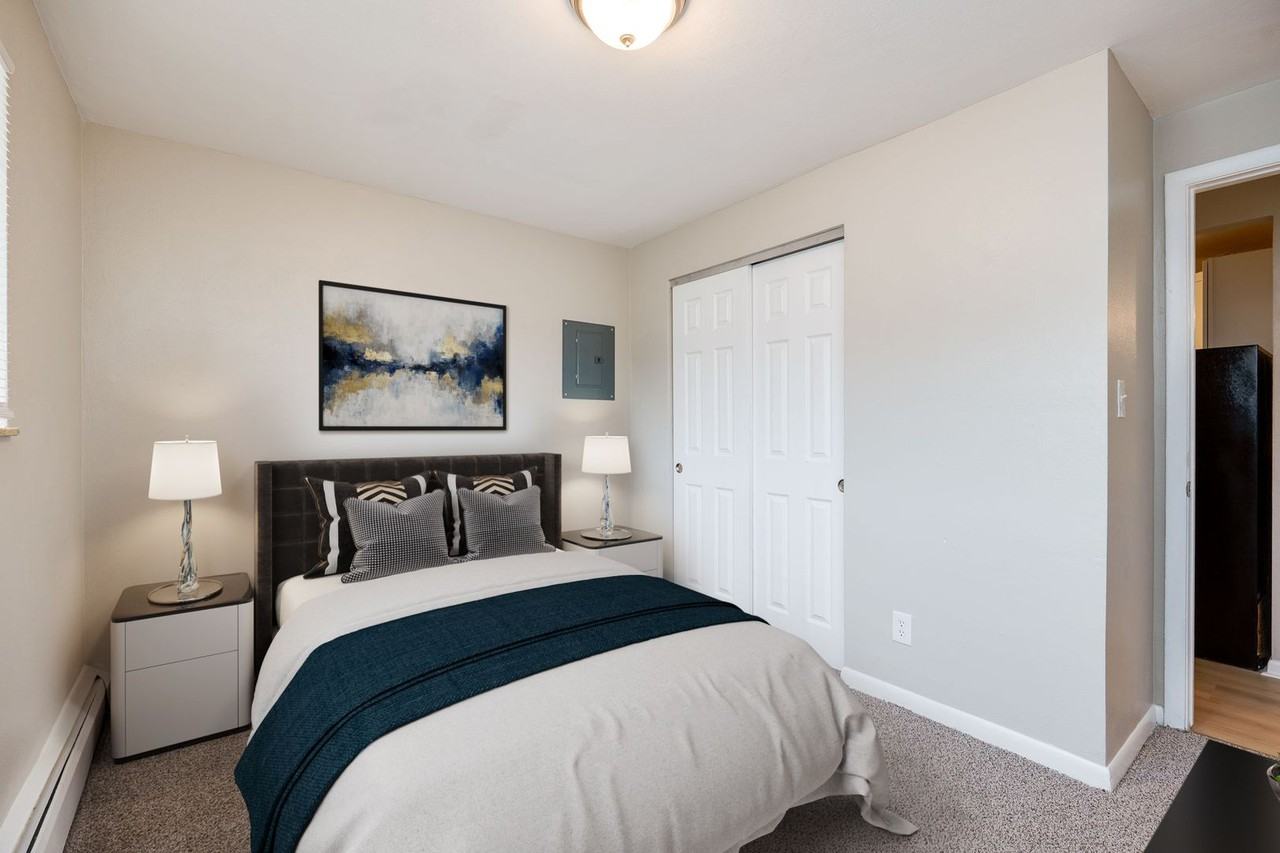 Monroe Terrace Apartments - Photo 6 of 18