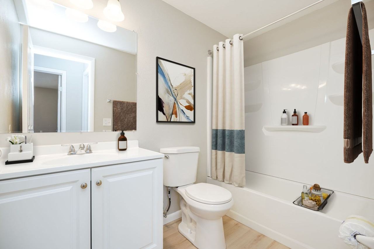 Monroe Terrace Apartments - Photo 7 of 18