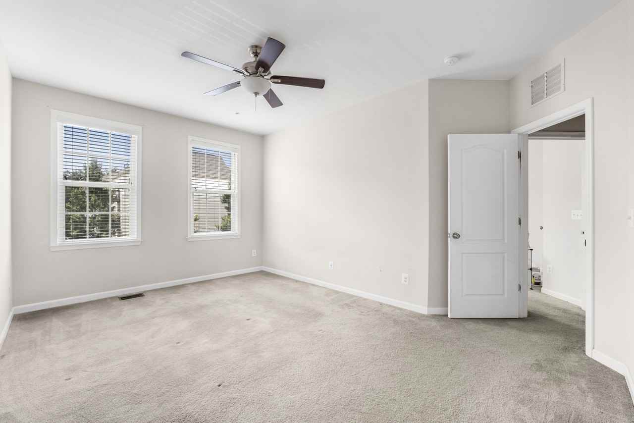 24652 Byrne Meadow Sq #NA - Photo 3 of 32