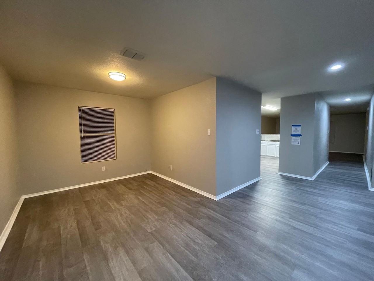 1512 Queens Brook Ln - Photo 3 of 27