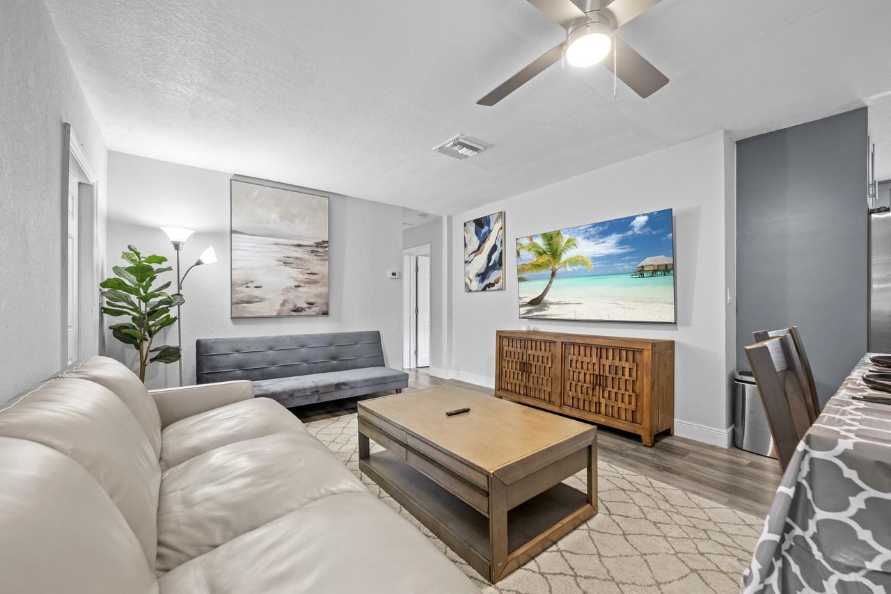 1208 Ne 5th Ave #3 - Photo 2 of 25