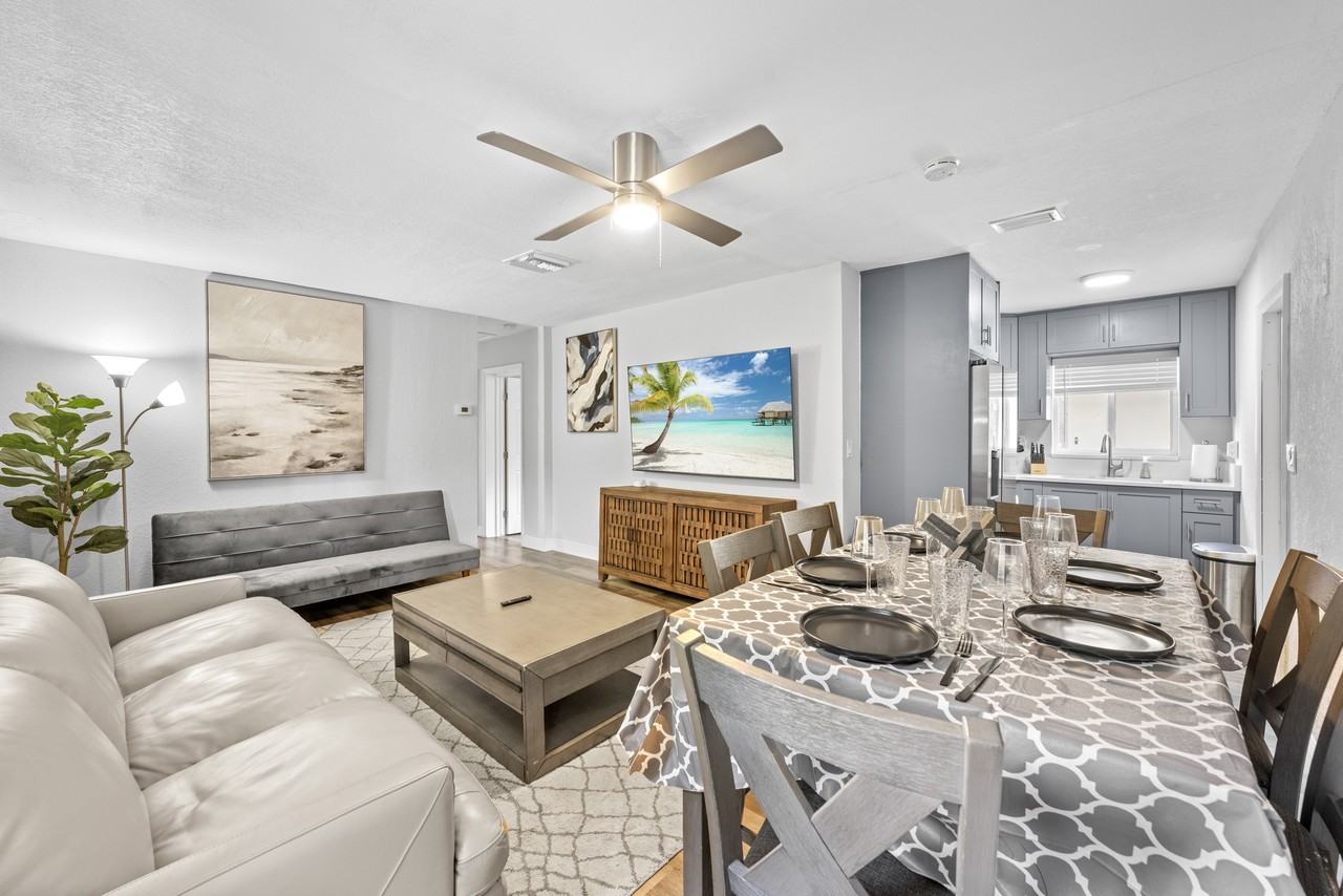 1208 Ne 5th Ave #3 - Photo 3 of 25