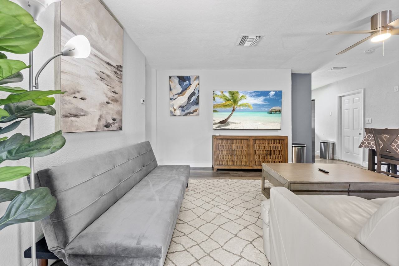 1208 Ne 5th Ave #3 - Photo 4 of 25