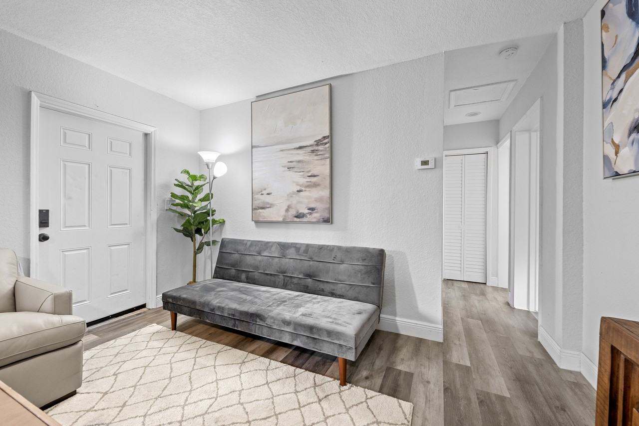 1208 Ne 5th Ave #3 - Photo 5 of 25