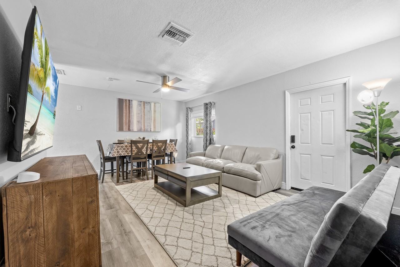 1208 Ne 5th Ave #3 - Photo 6 of 25